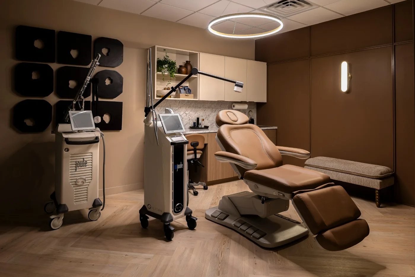 Laser treatment room with sculptural acoustic wall panels